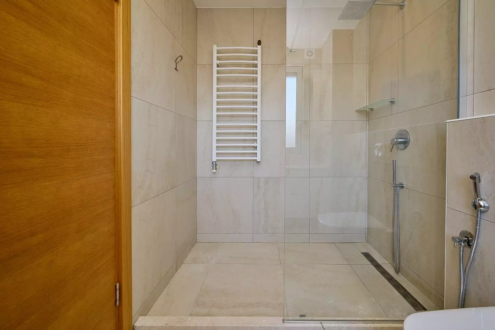 House 200m² in Montenegro, Krimovica. Priced at 475000€ rent photo-12