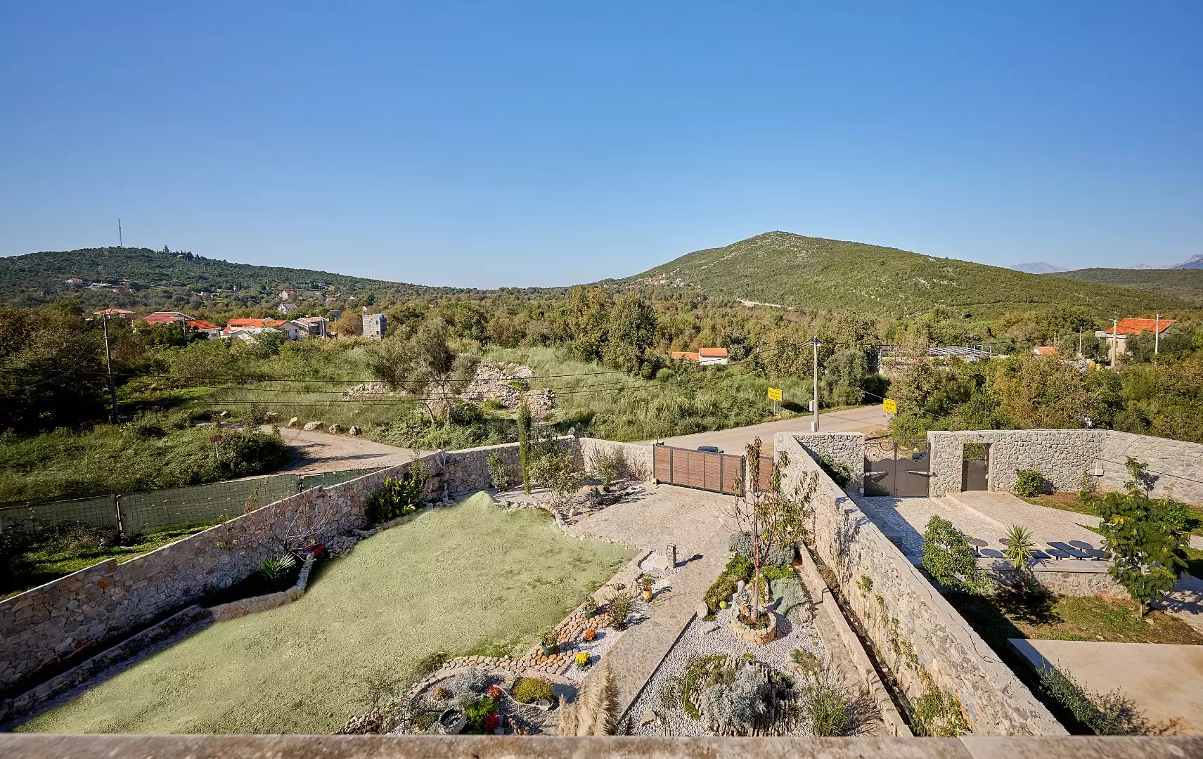 House 200m² in Montenegro, Krimovica. Priced at 475000€ rent photo-17