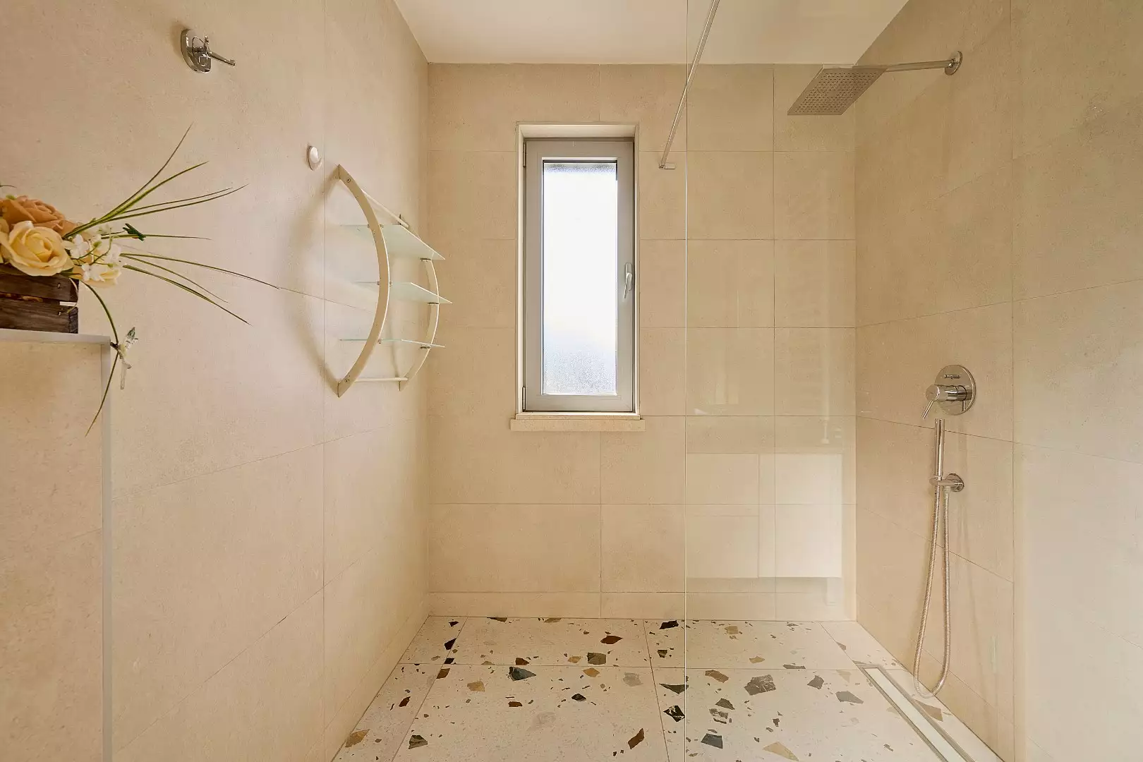 House 200m² in Montenegro, Krimovica. Priced at 475000€ rent photo-21
