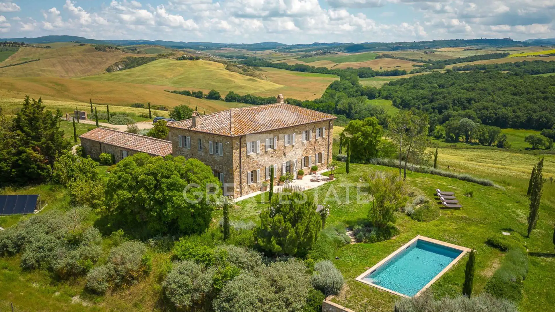 House 483m² in Italy, Siena. Priced at 4000000€ rent photo-1