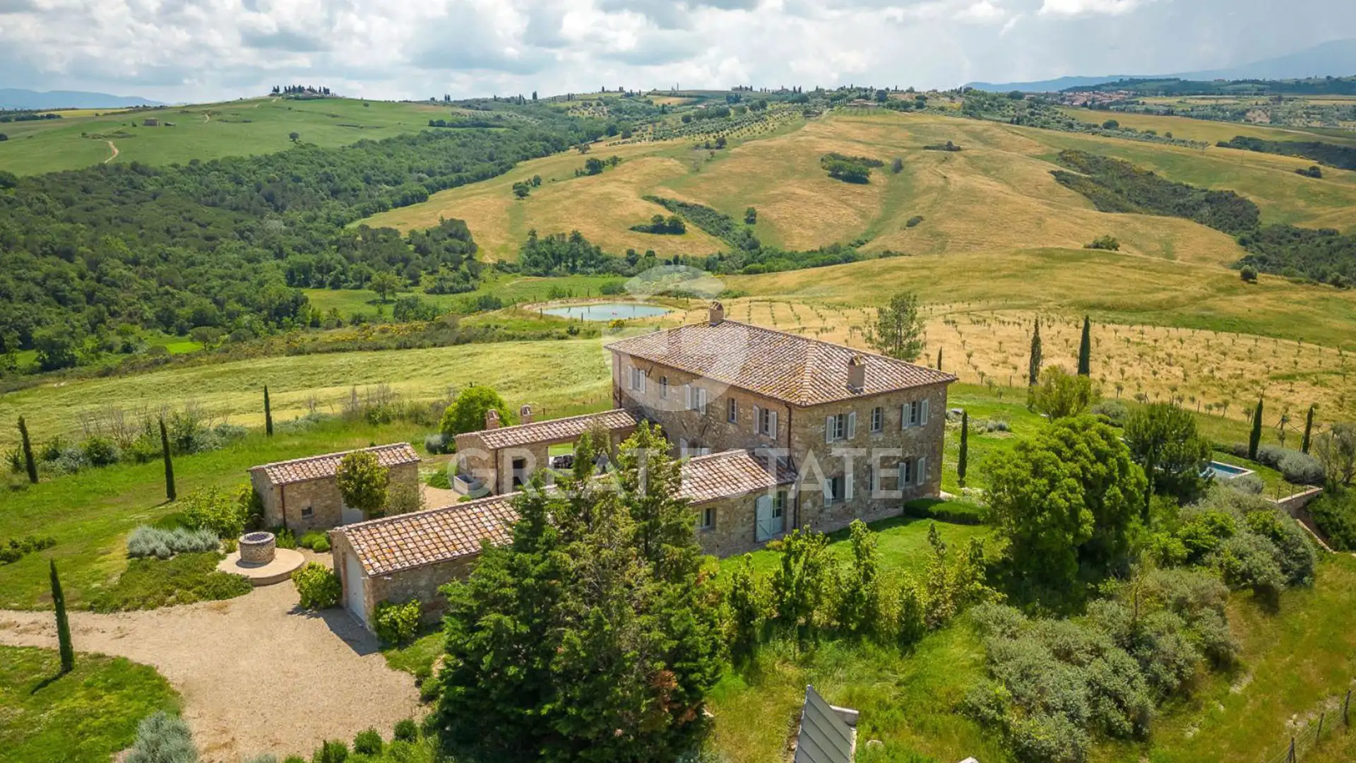 House 483m² in Italy, Siena. Priced at 4000000€ rent photo-3