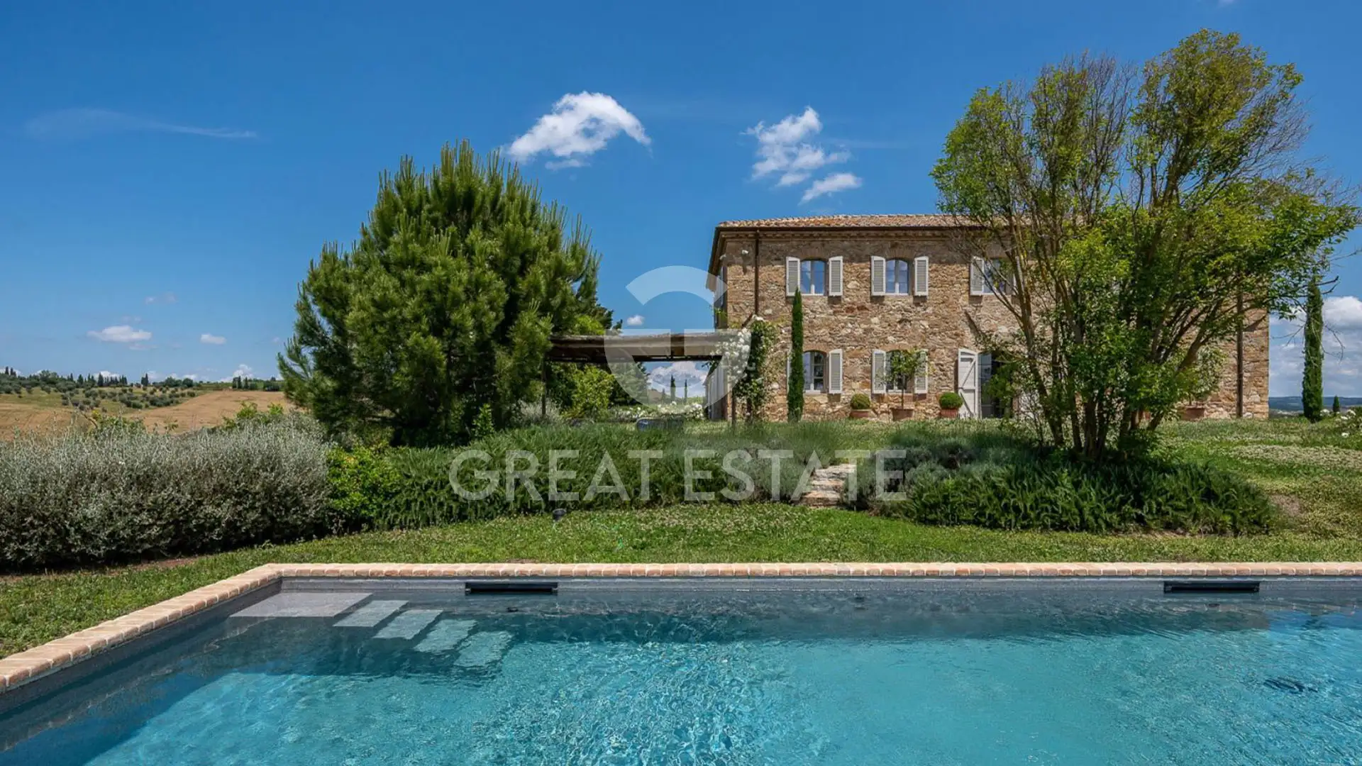 House 483m² in Italy, Siena. Priced at 4000000€ rent photo-4