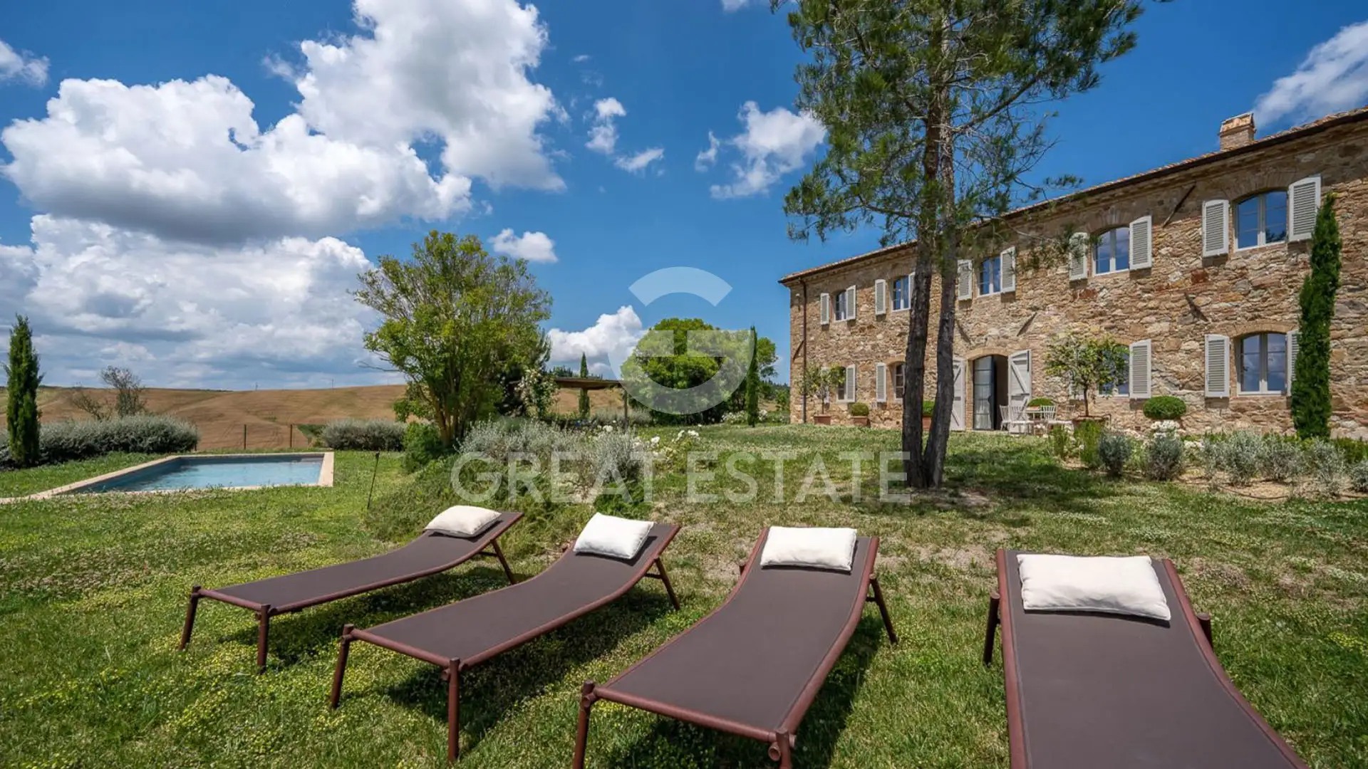 House 483m² in Italy, Siena. Priced at 4000000€ rent photo-5