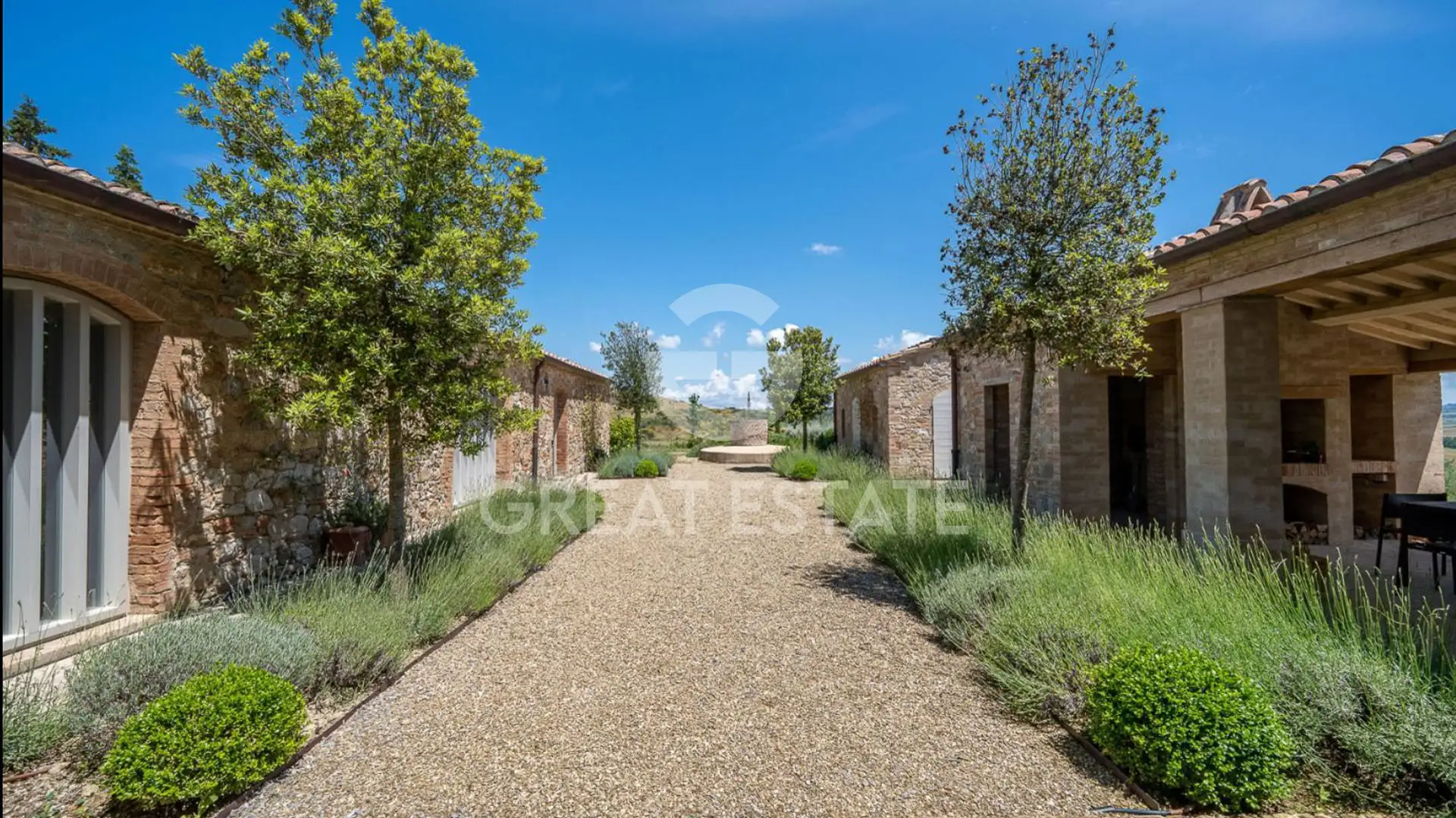 House 483m² in Italy, Siena. Priced at 4000000€ rent photo-7
