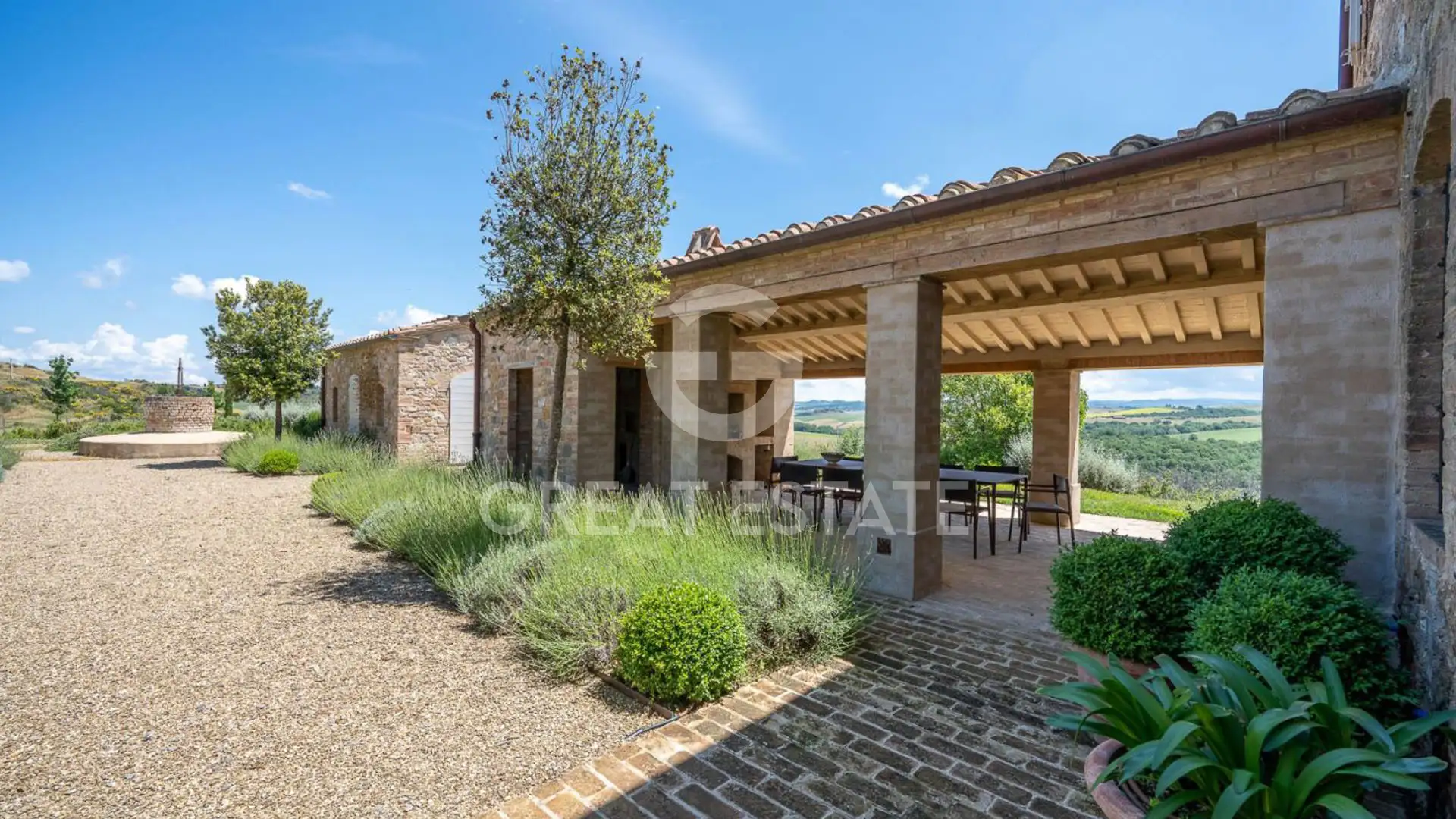 House 483m² in Italy, Siena. Priced at 4000000€ rent photo-8