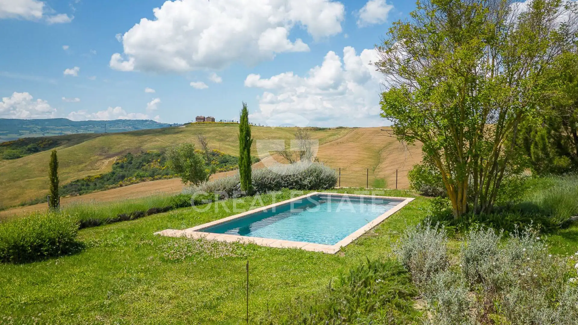 House 483m² in Italy, Siena. Priced at 4000000€ rent photo-11