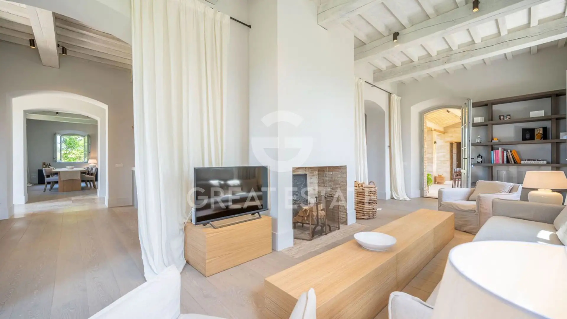 House 483m² in Italy, Siena. Priced at 4000000€ rent photo-13
