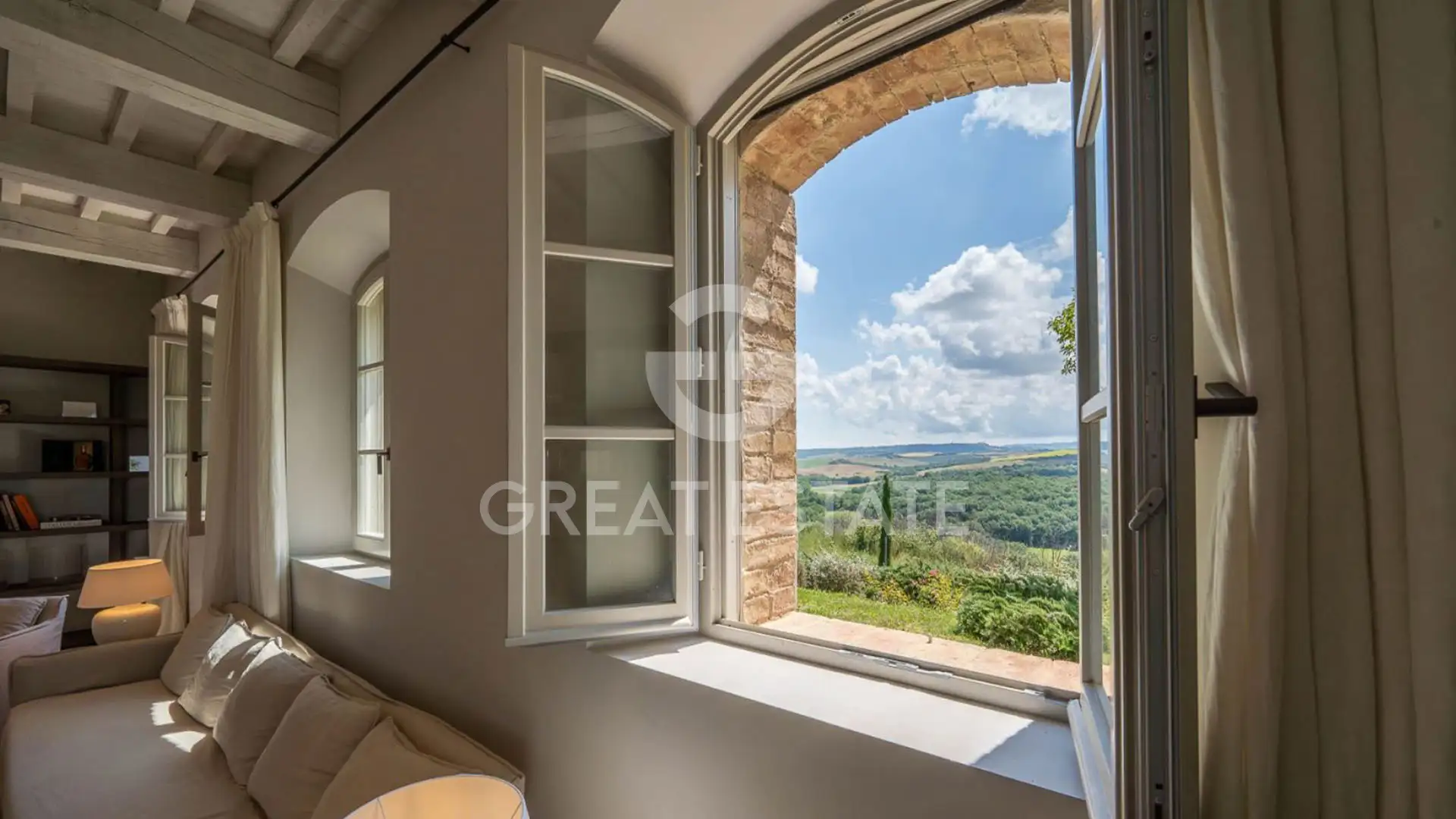 House 483m² in Italy, Siena. Priced at 4000000€ rent photo-15