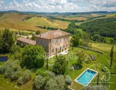Buy in Italy for 4000000€