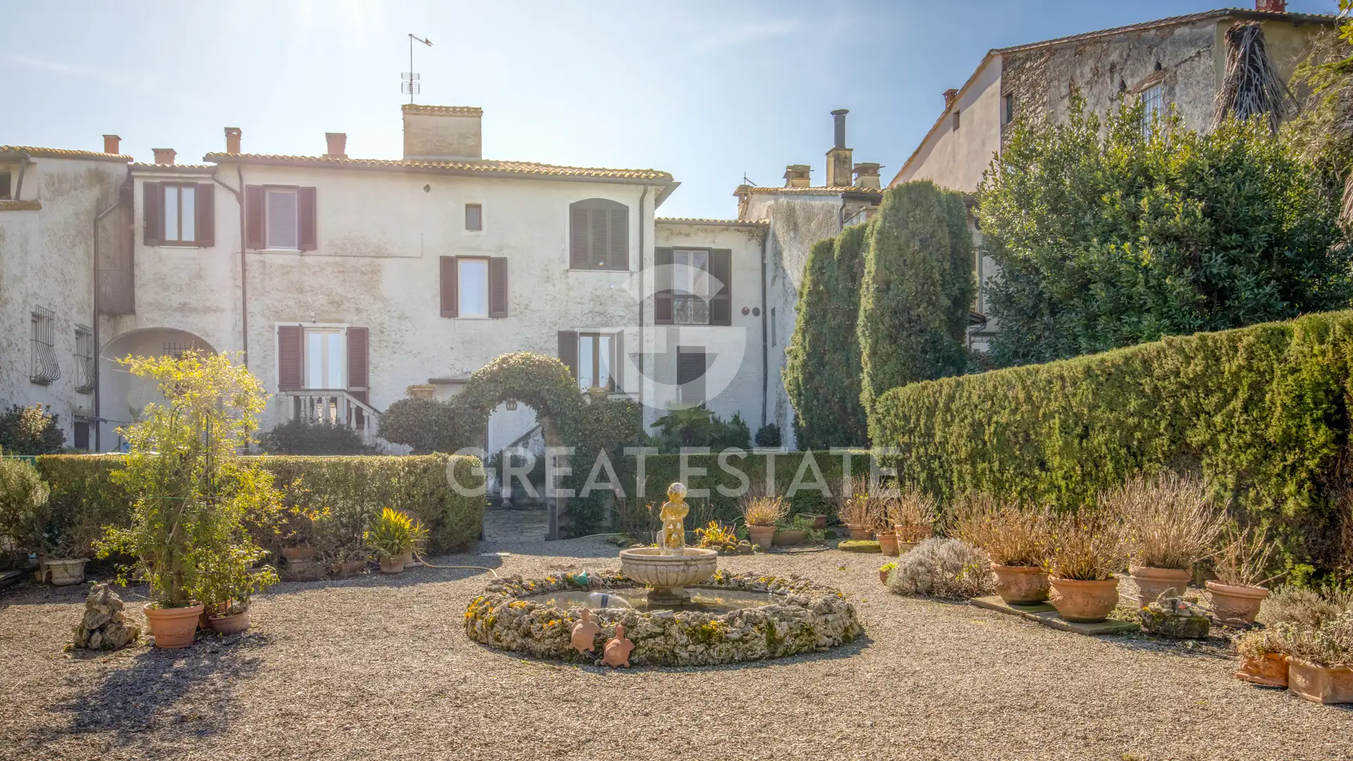 Flat 976m² in Italy, Perugia. Priced at 1650000€ rent photo-5