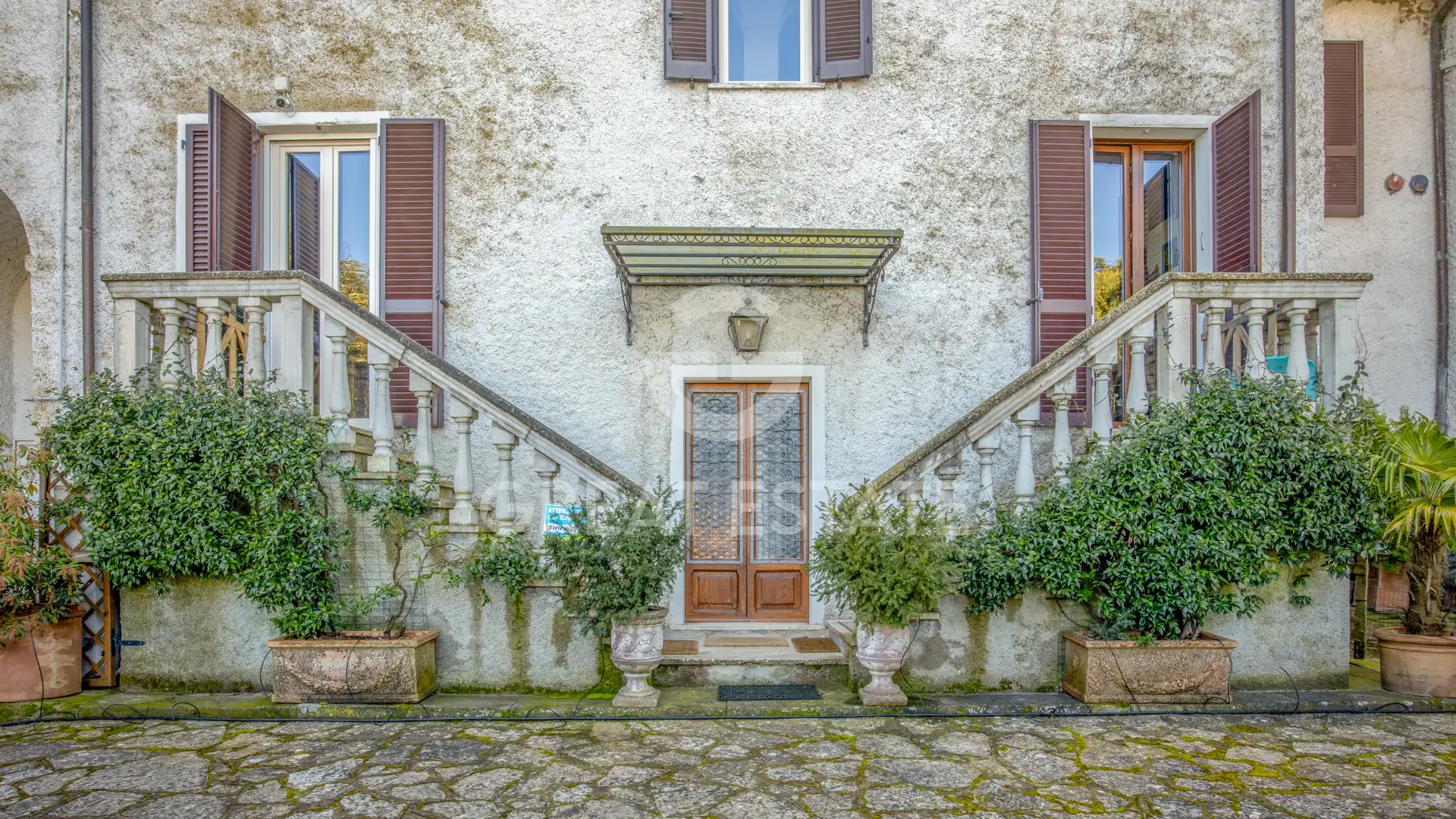 Flat 976m² in Italy, Perugia. Priced at 1650000€ rent photo-6
