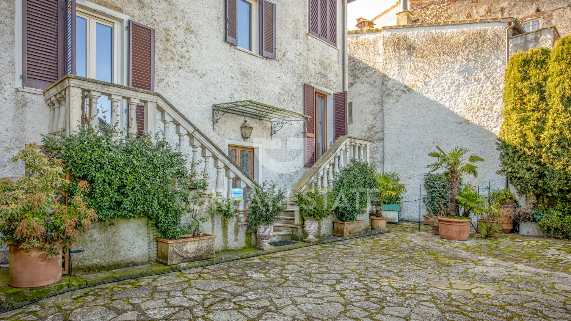 Flat 976m² in Italy, Perugia. Priced at 1650000€ rent photo-7