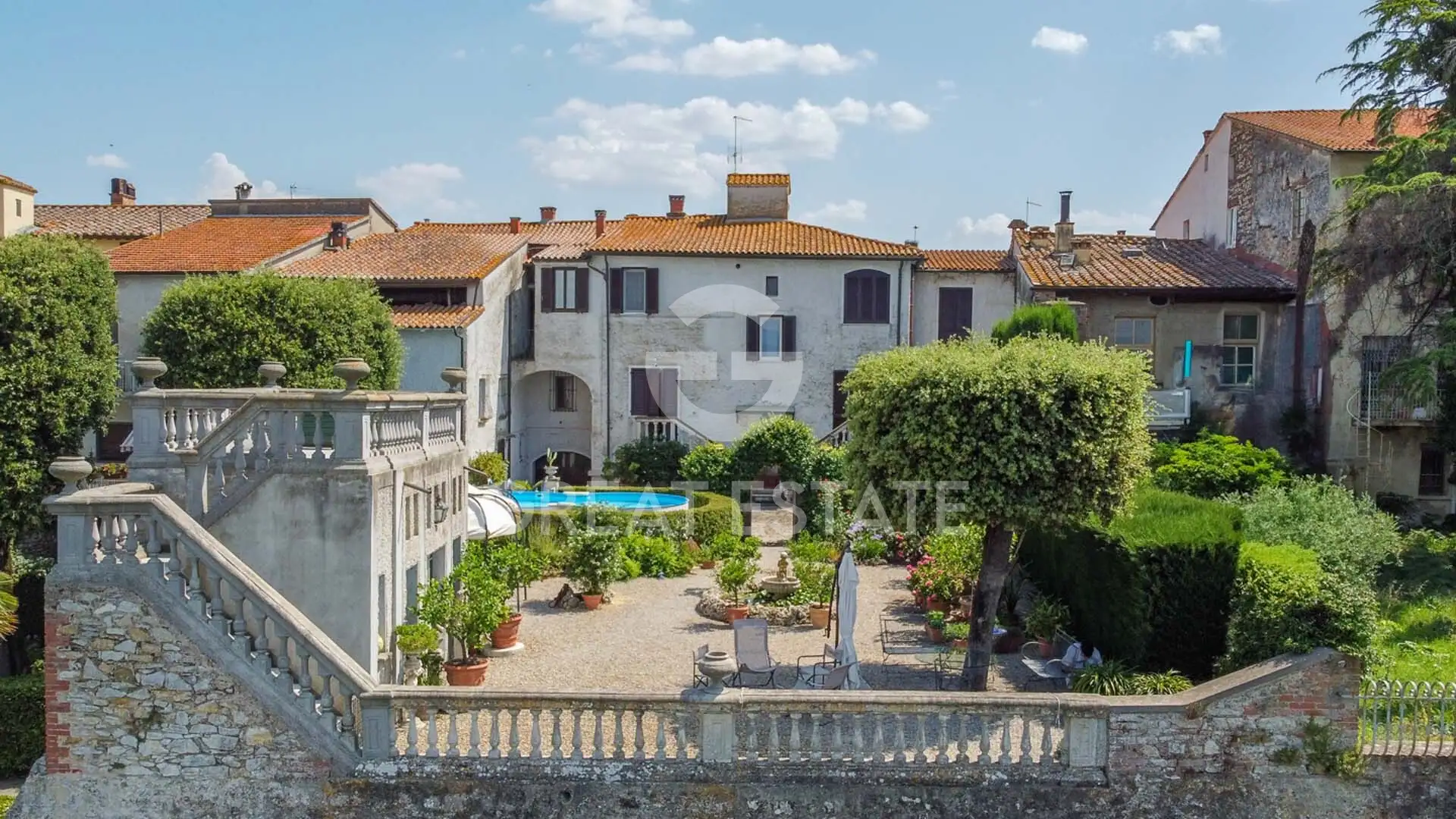 Flat 976m² in Italy, Perugia. Priced at 1650000€ rent photo-6