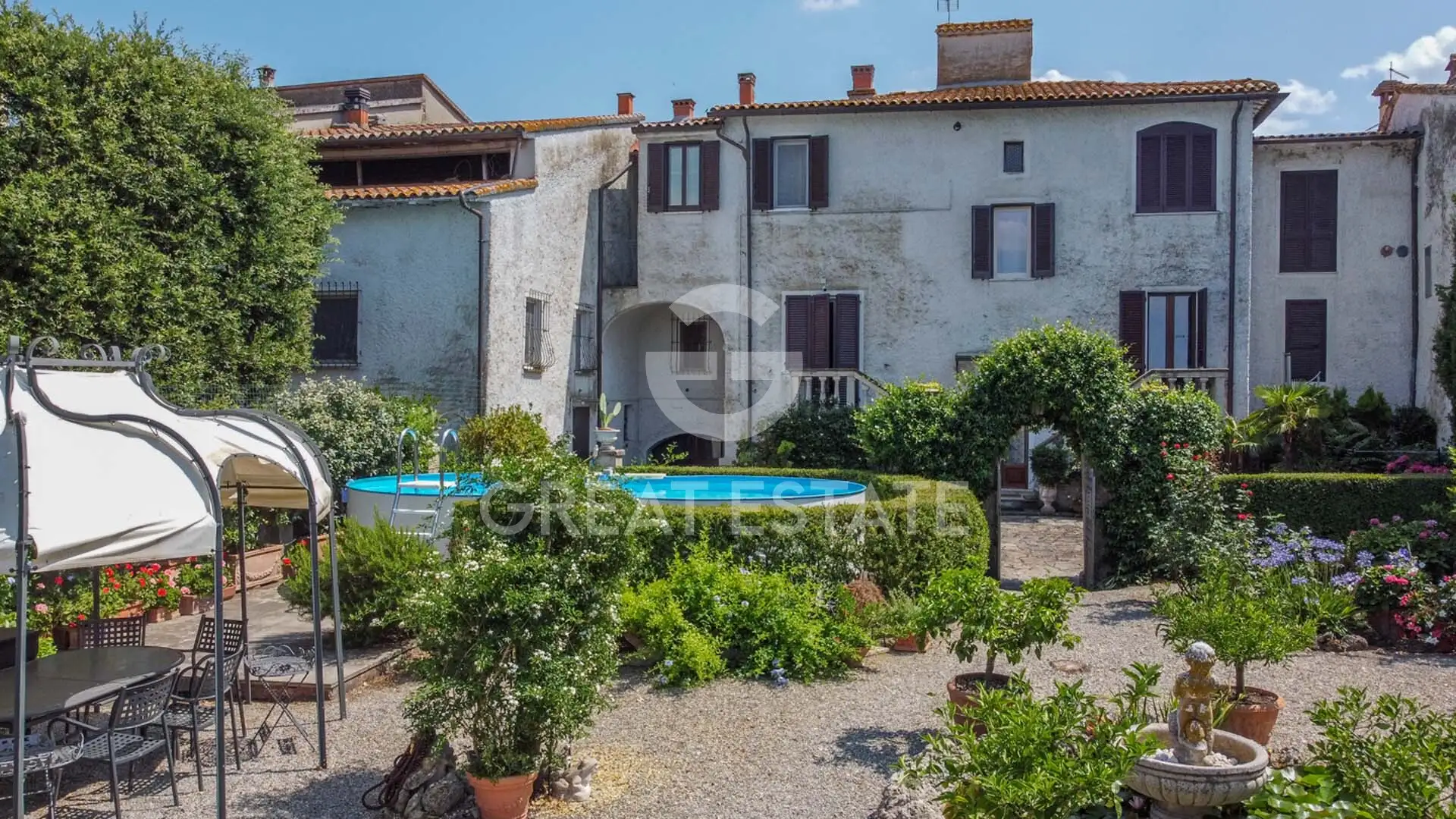 Flat 976m² in Italy, Perugia. Priced at 1650000€ rent photo-8