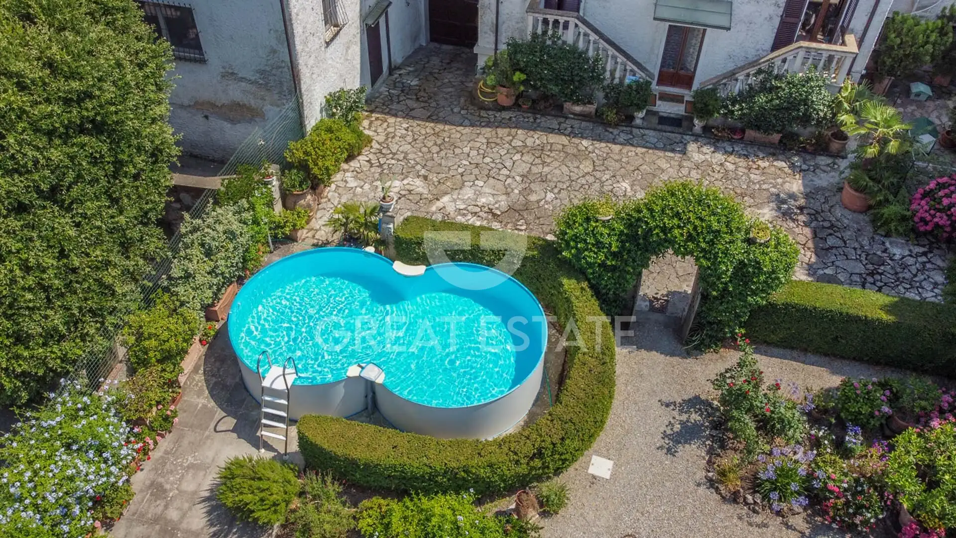 Flat 976m² in Italy, Perugia. Priced at 1650000€ rent photo-9