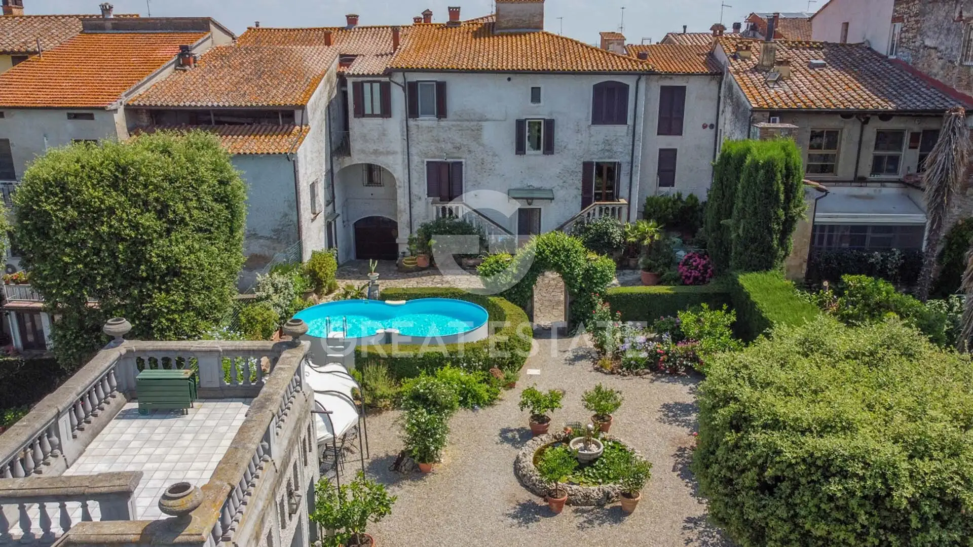 Flat 976m² in Italy, Perugia. Priced at 1650000€ rent photo-11