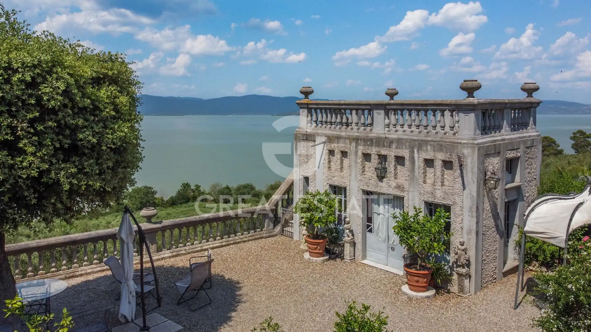 Flat 976m² in Italy, Perugia. Priced at 1650000€ rent photo-12