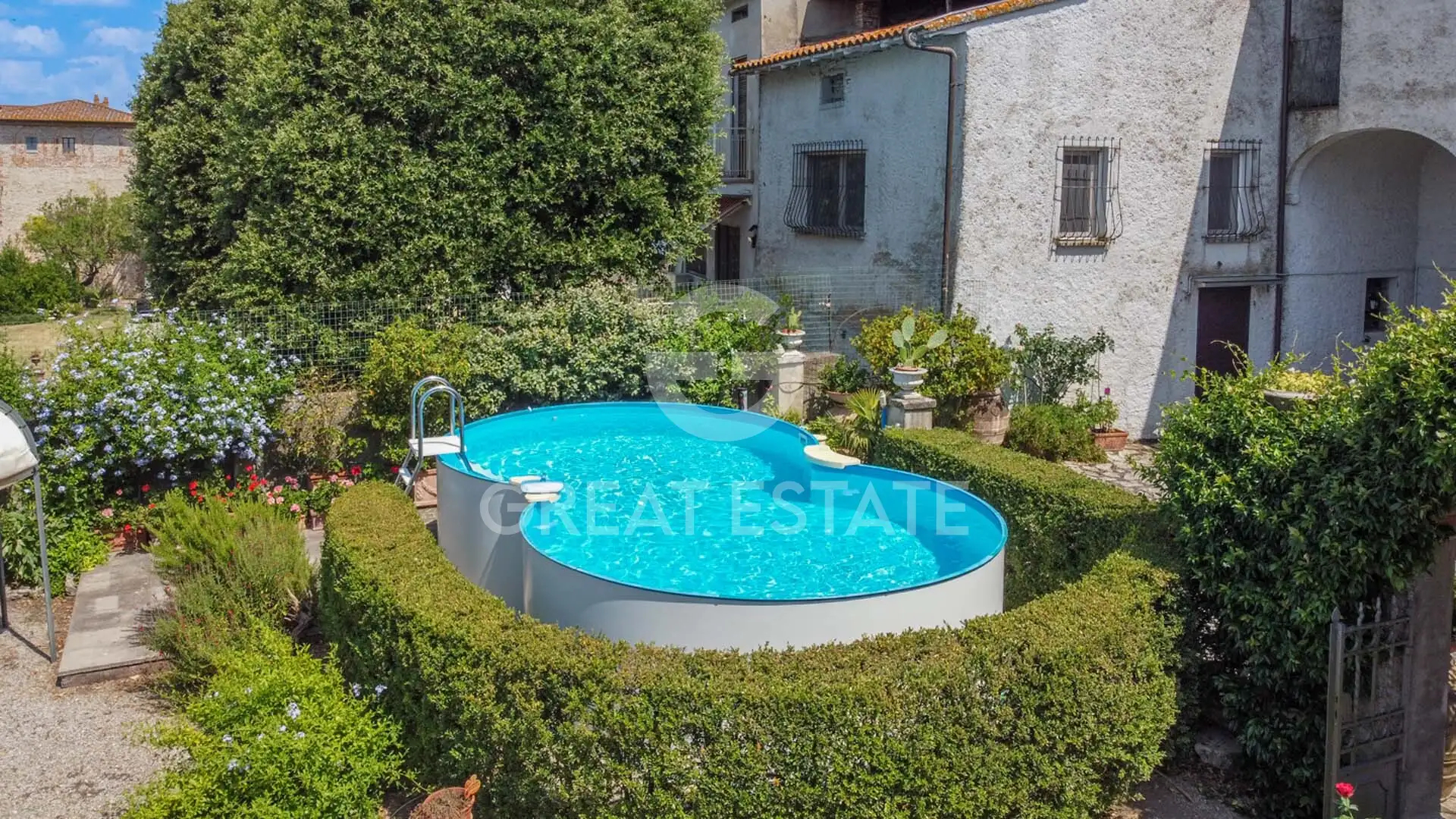 Flat 976m² in Italy, Perugia. Priced at 1650000€ rent photo-13