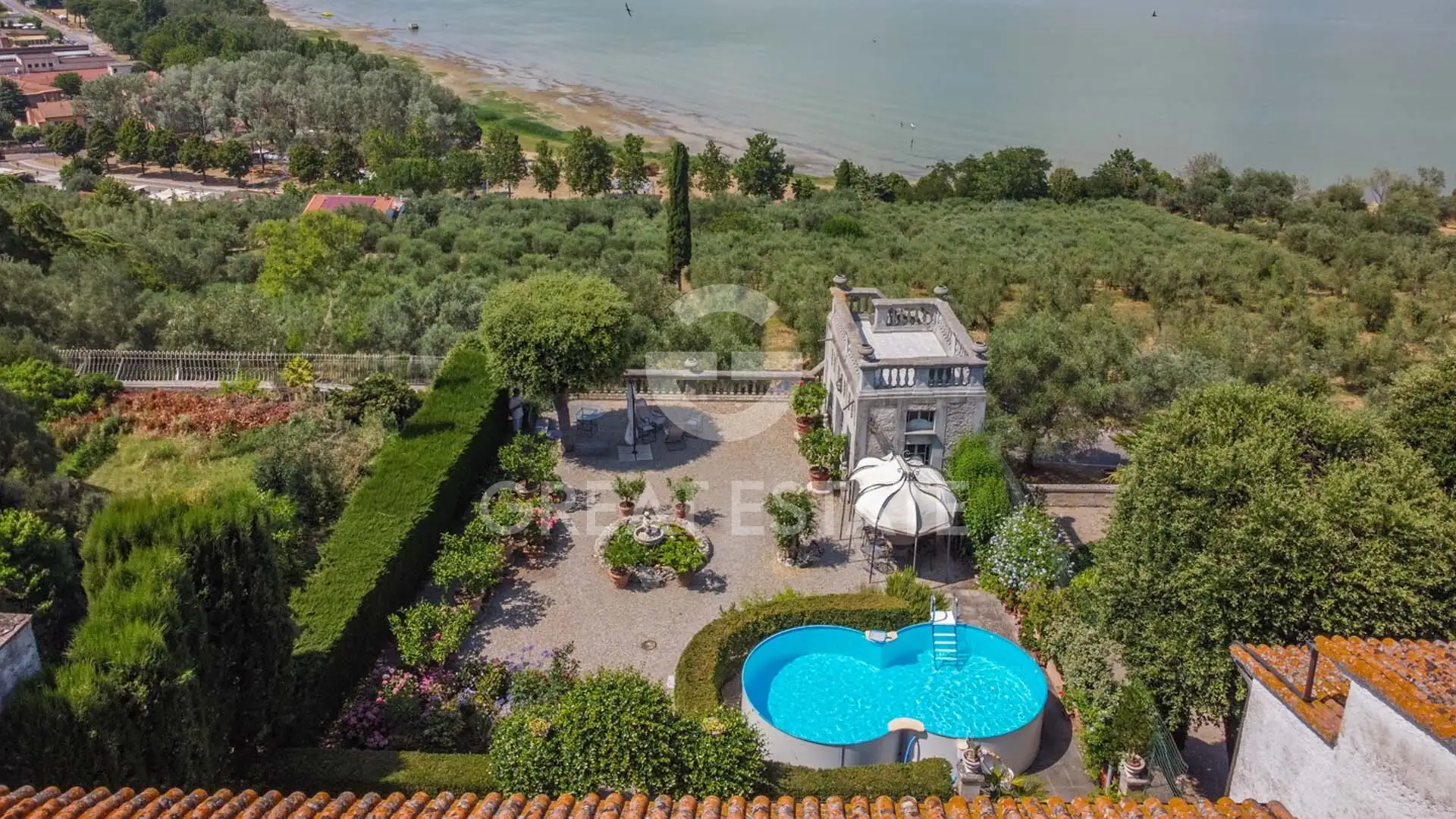 Flat 976m² in Italy, Perugia. Priced at 1650000€ rent photo-15