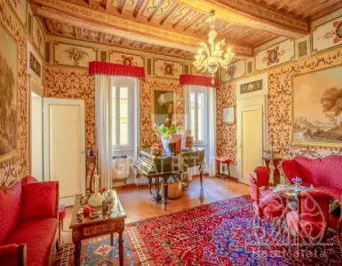 Buy in Italy for 1650000€