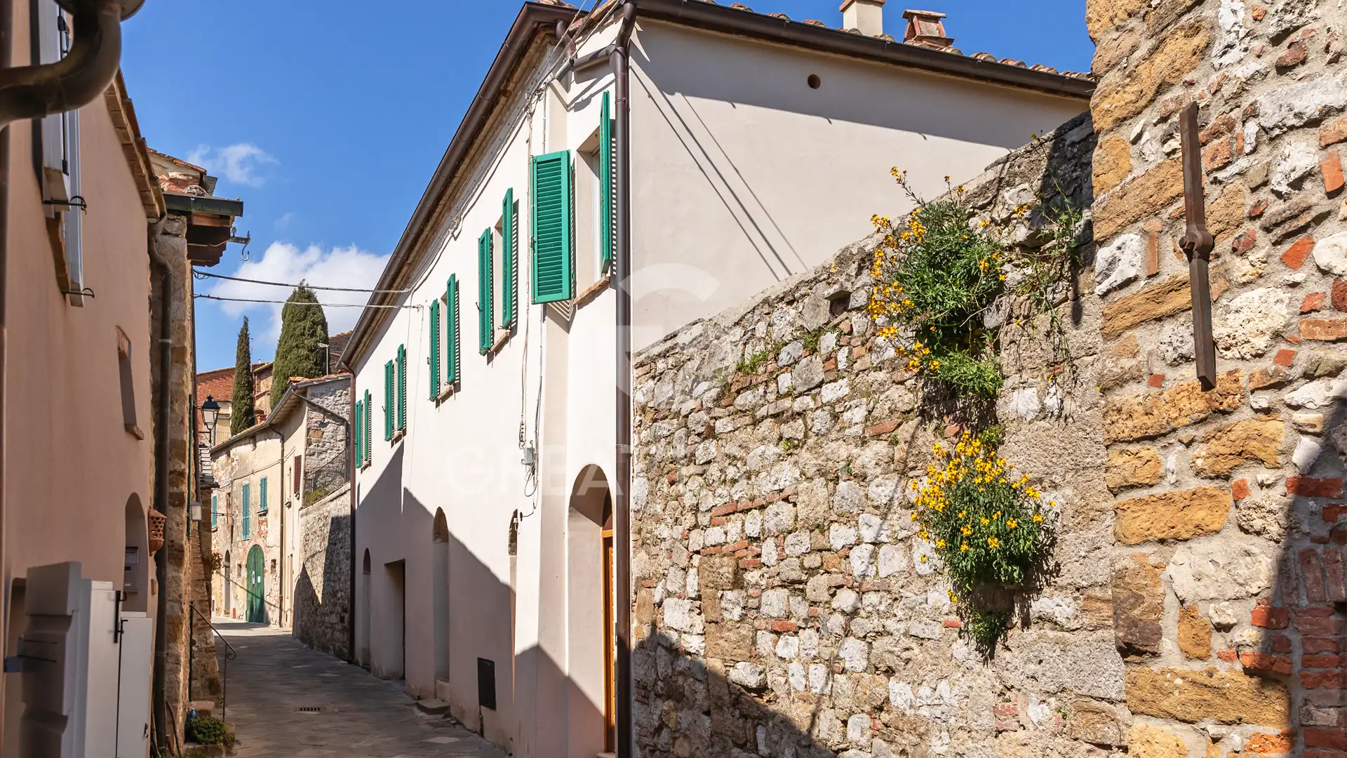 Flat 435m² in Italy, Siena. Priced at 590000€ rent photo-2