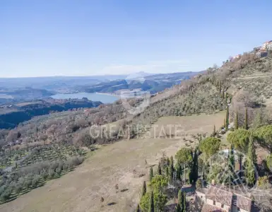 Buy in Italy for 990000€