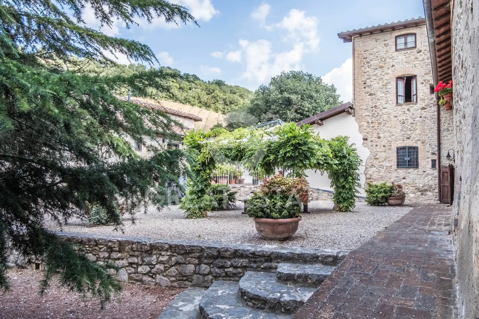 House 1157m² in Italy, Perugia. Priced at 1950000€ rent photo-6