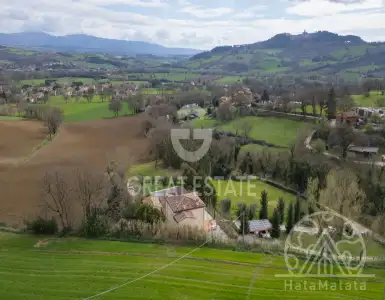 Buy in Italy for 890000€