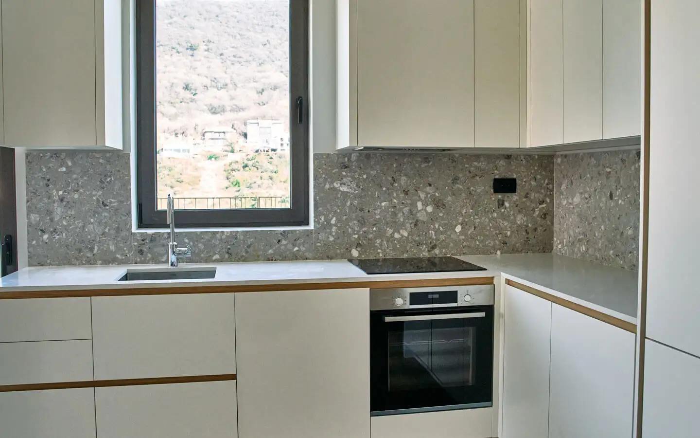 Flat 102m² in Montenegro, Tivat. Priced at 790000€ rent photo-12