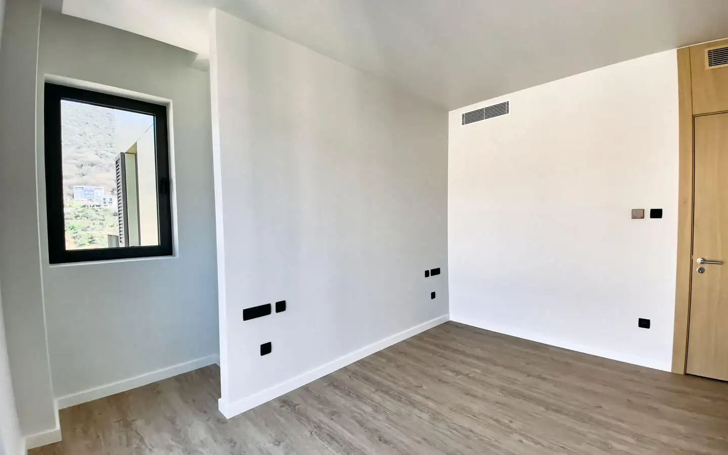Flat 102m² in Montenegro, Tivat. Priced at 790000€ rent photo-28
