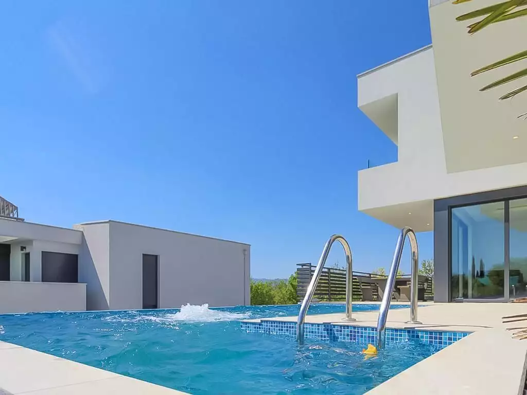 Villa 330m² in Croatia, Kostrena. Priced at 1900000€ rent photo-3