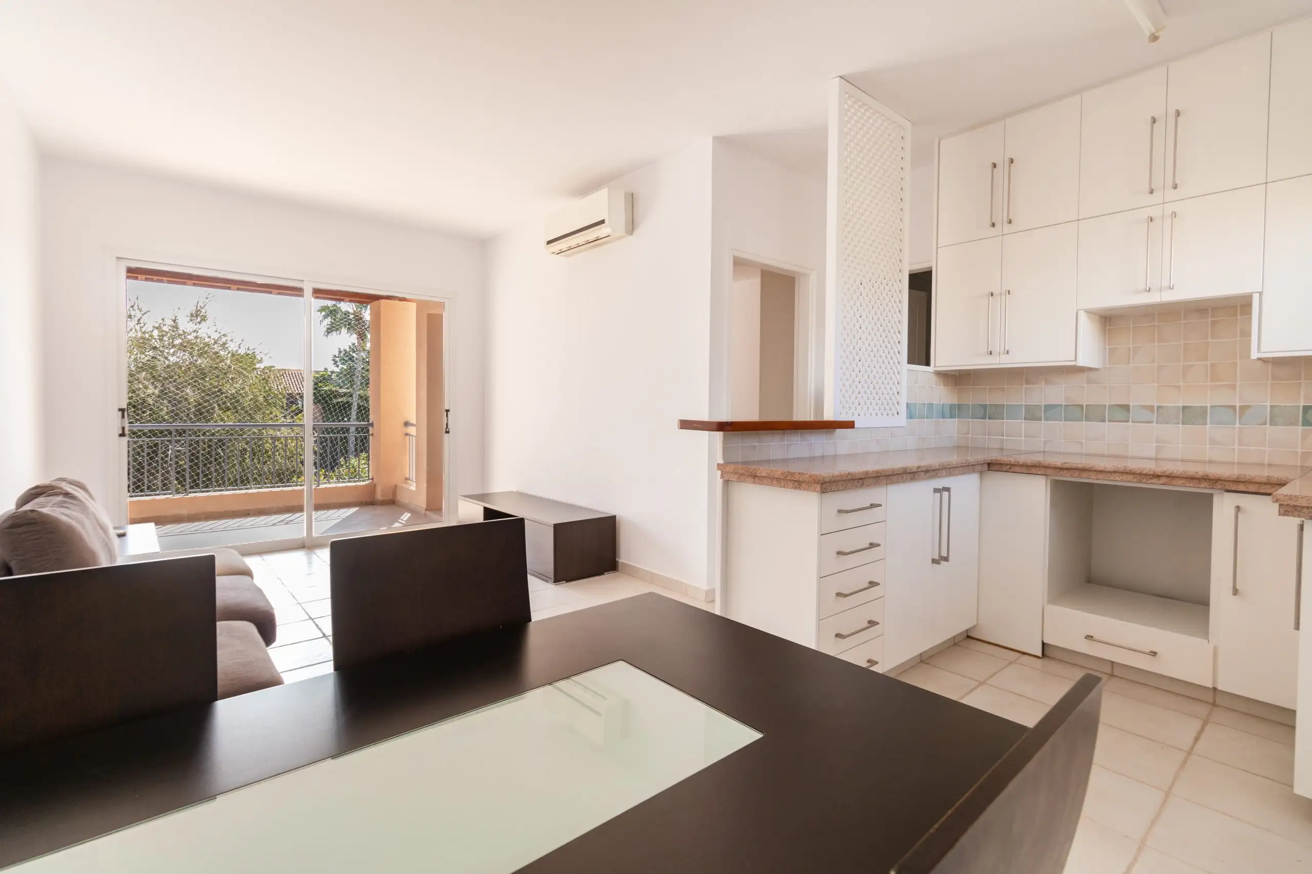 Flat 45m² in Cyprus, Mandria. Priced at 195000€ rent photo-4