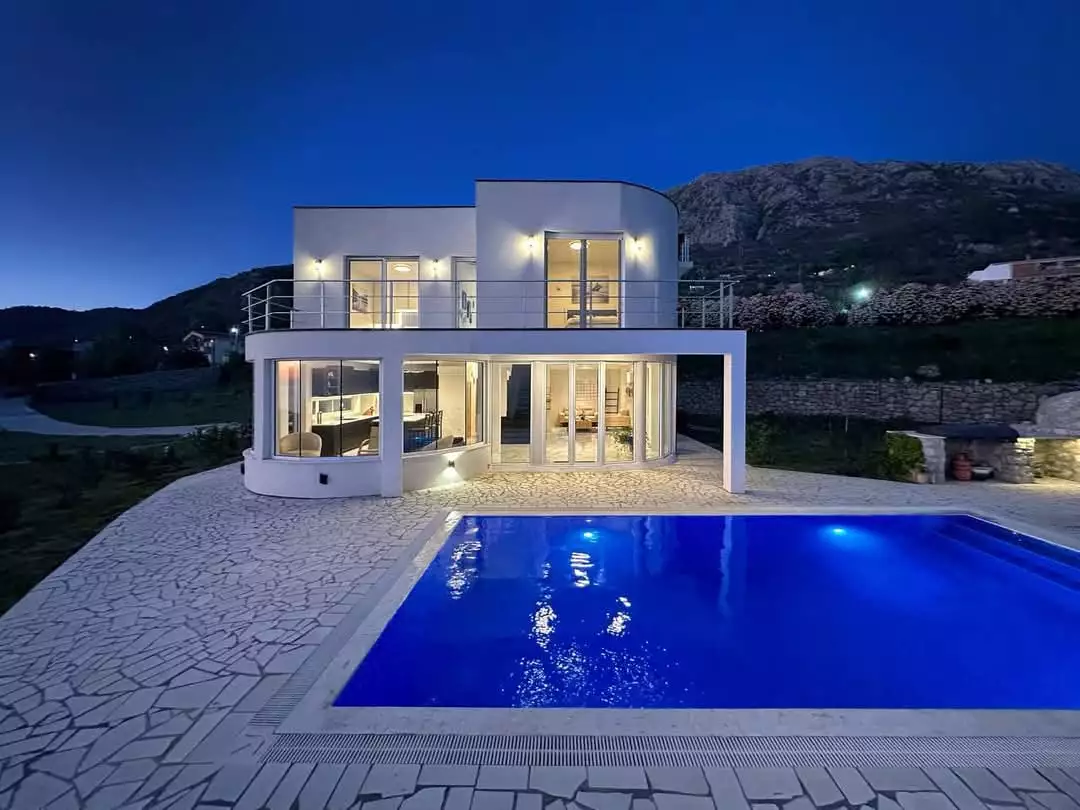 House 240m² in Montenegro, Dobra Voda. Priced at 599000€ rent photo-1