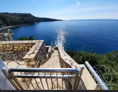 Buy in Montenegro for 1390000€