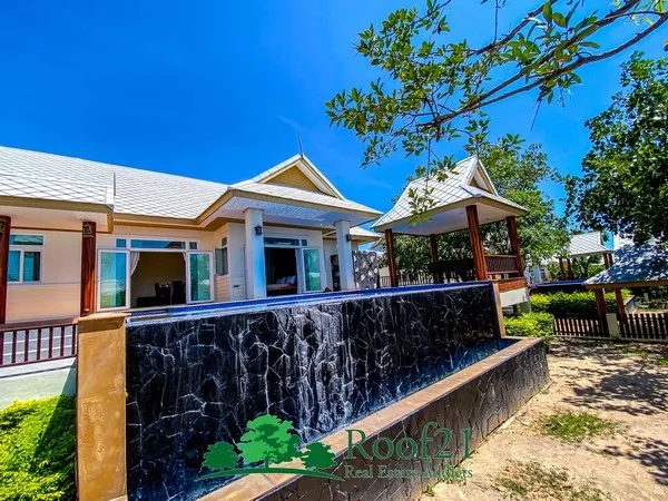 House 240m² in Thailand, Pattaya. Priced at 284516£ rent photo-1