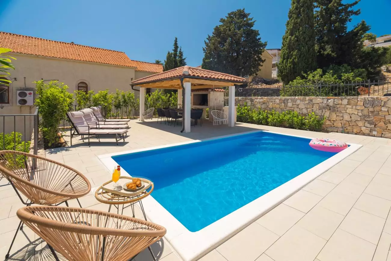 Villa 175m² in Croatia, Tribunj. Priced at 1249000€ rent photo-3