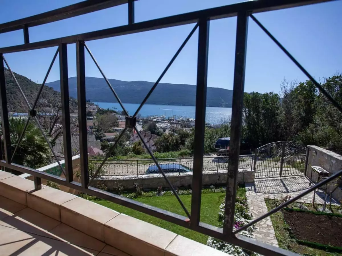 House 100m² in Montenegro, Herceg Novi. Priced at 360000€ rent photo-2