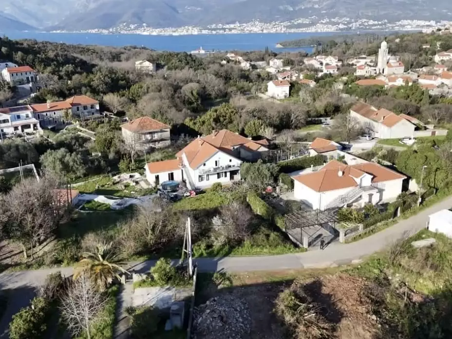 Land 1m² in Montenegro, Radovici. Priced at 440000€ rent photo-1