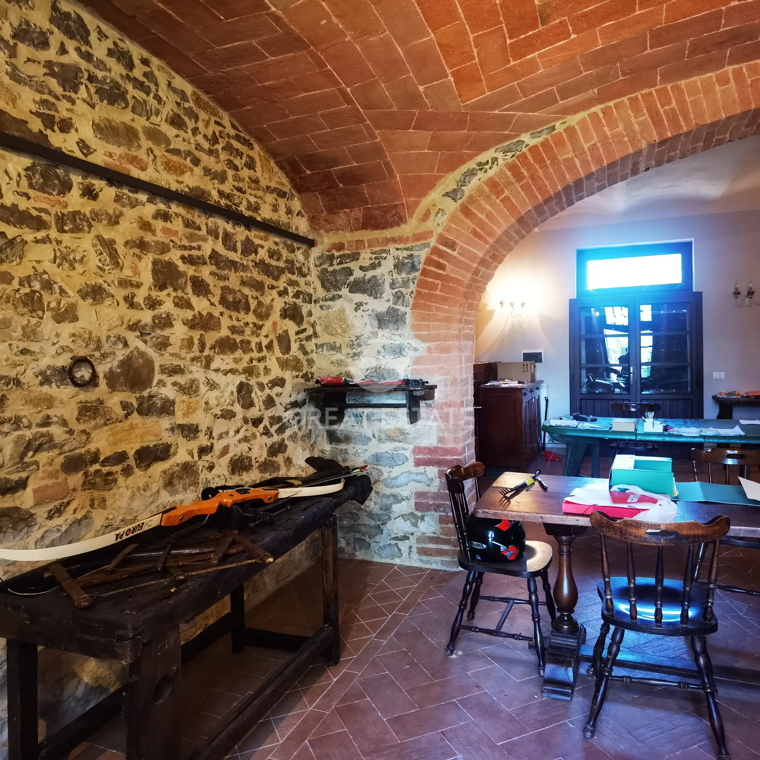 House 423m² in Italy, Perugia. Priced at 490000€ rent photo-3