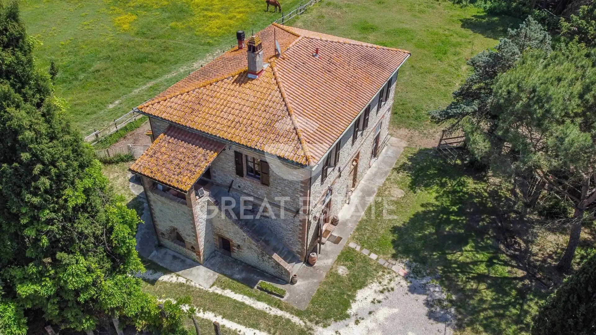 House 423m² in Italy, Perugia. Priced at 490000€ rent photo-2