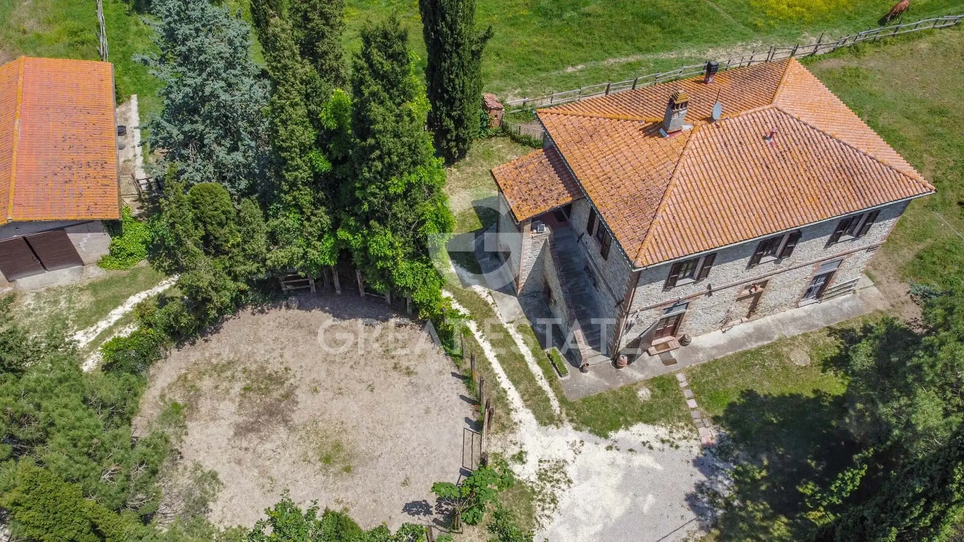 House 423m² in Italy, Perugia. Priced at 490000€ rent photo-3