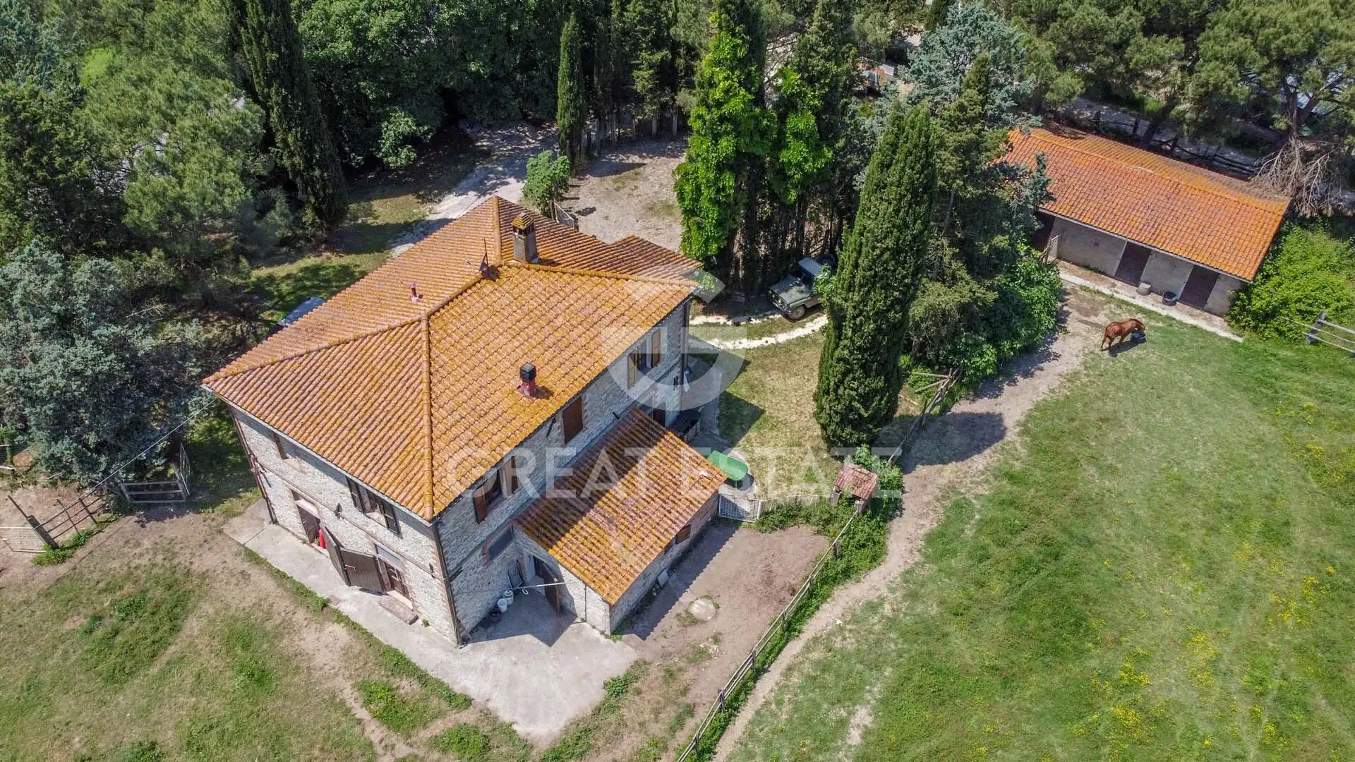 House 423m² in Italy, Perugia. Priced at 490000€ rent photo-5