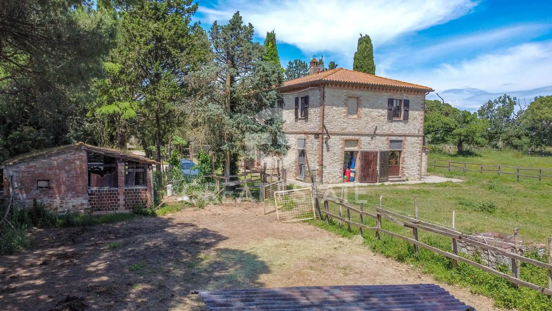 House 423m² in Italy, Perugia. Priced at 490000€ rent photo-7