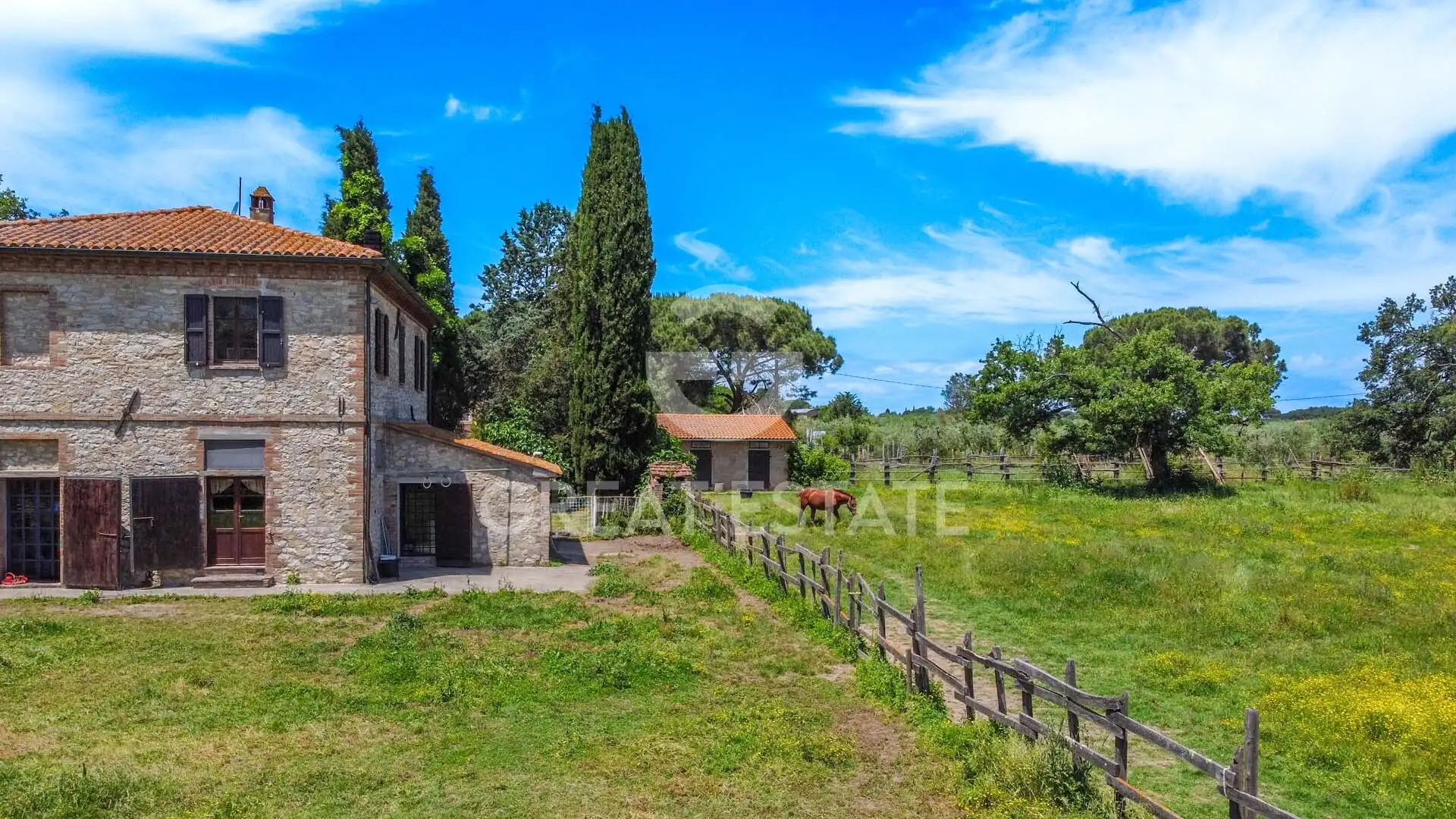 House 423m² in Italy, Perugia. Priced at 490000€ rent photo-8