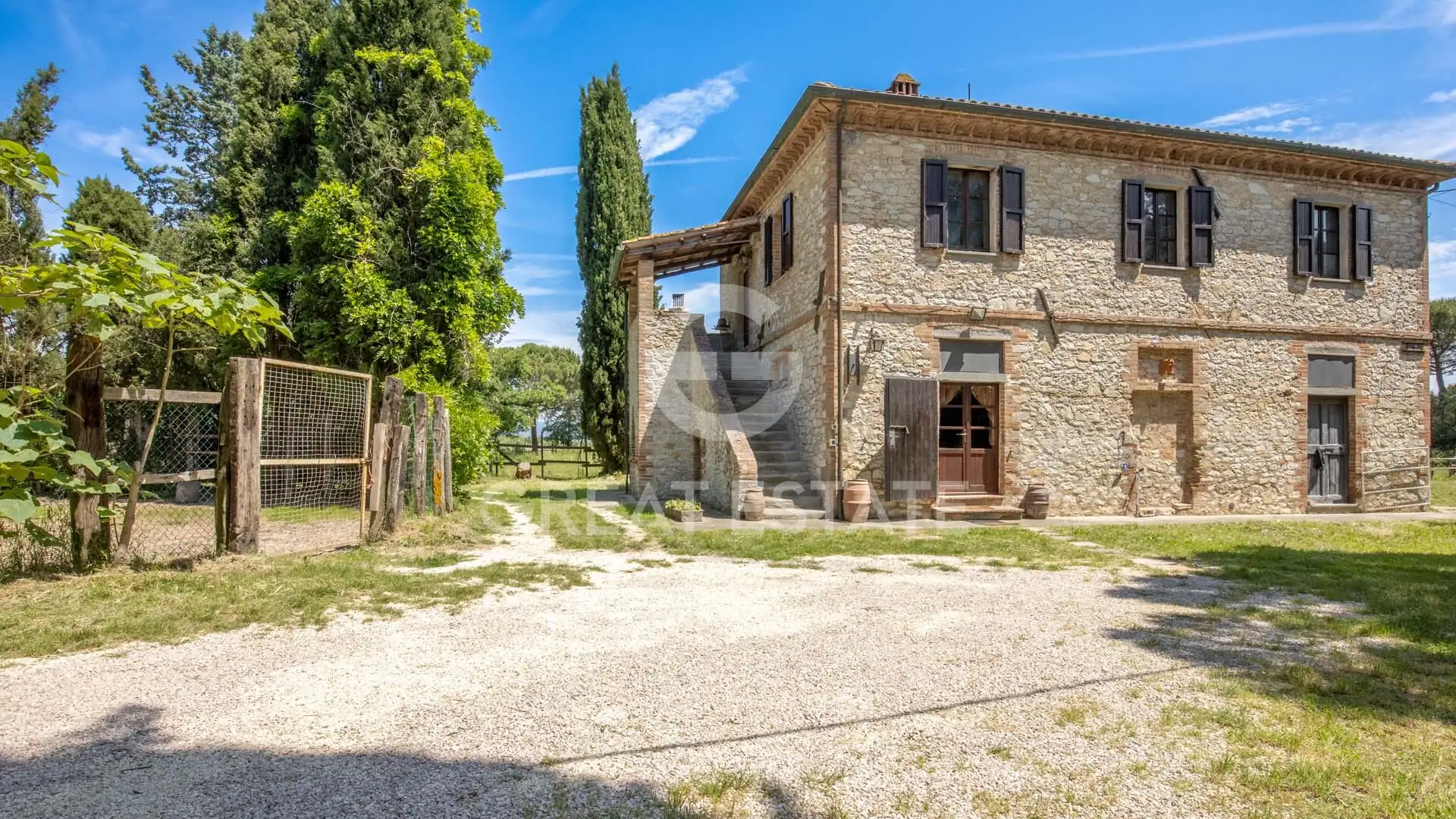 House 423m² in Italy, Perugia. Priced at 490000€ rent photo-10