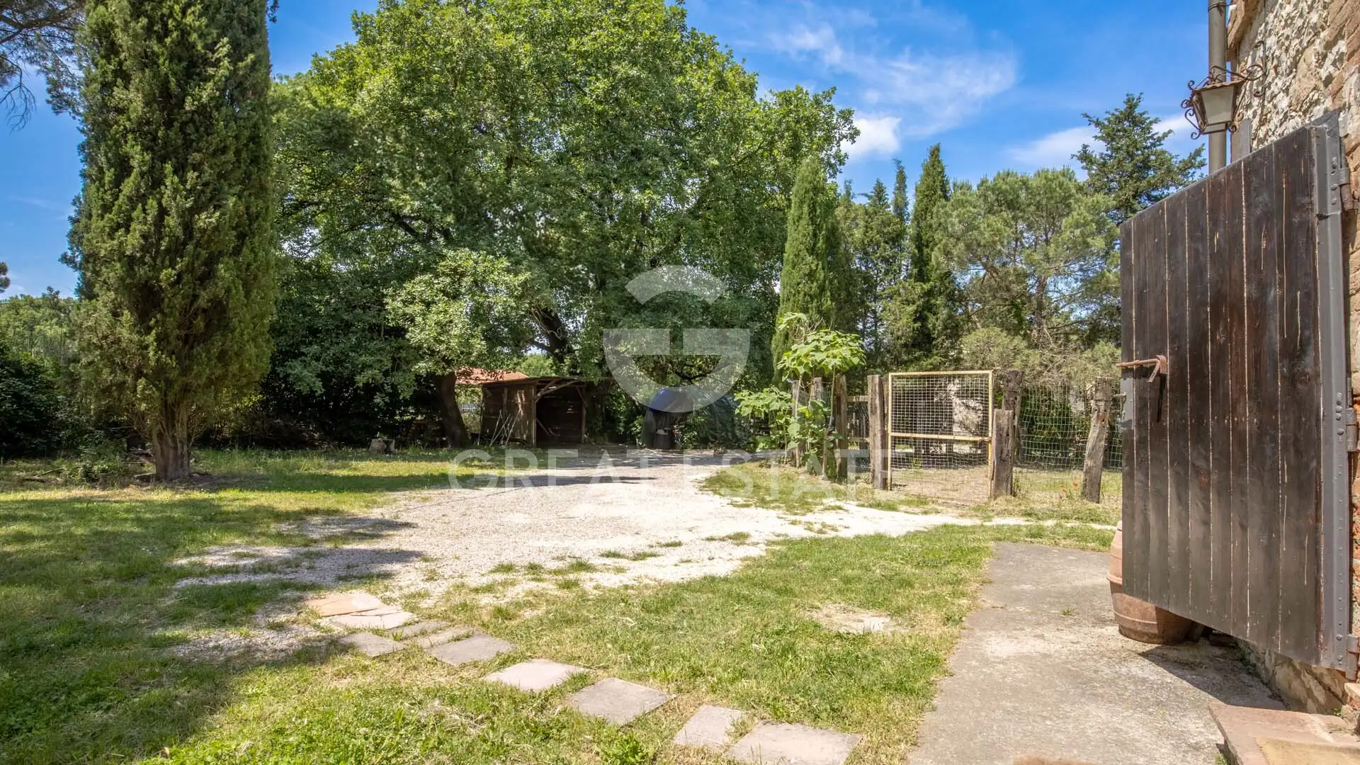 House 423m² in Italy, Perugia. Priced at 490000€ rent photo-11