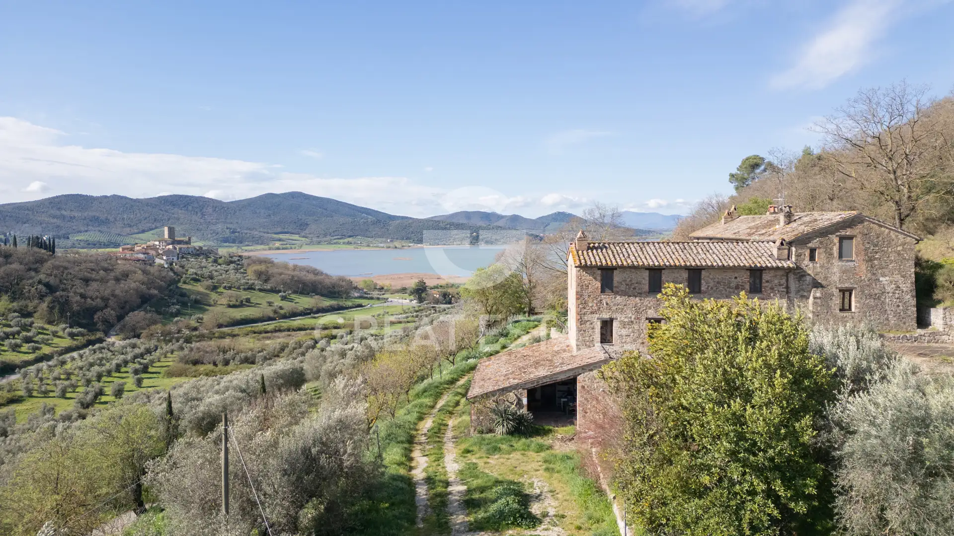 House 941m² in Italy, Perugia. Priced at 1100000€ rent photo-2