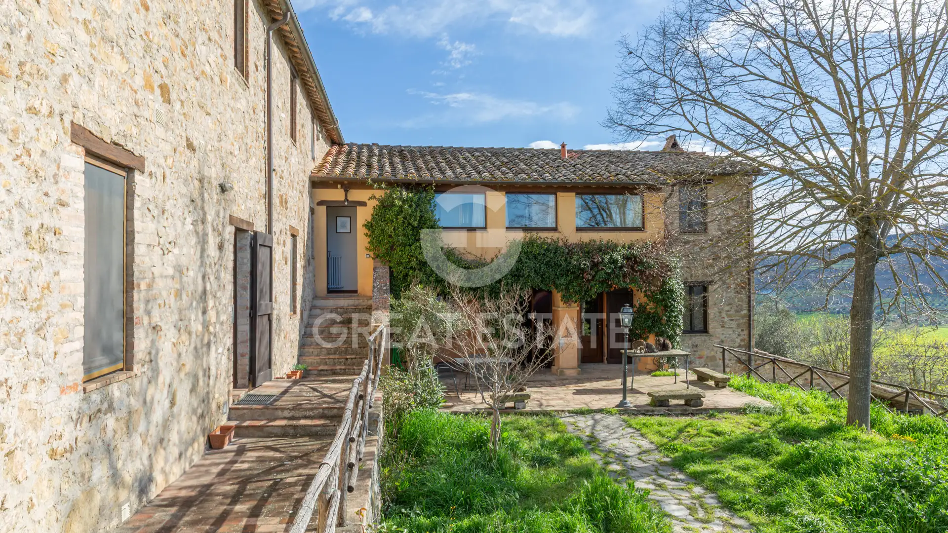 House 941m² in Italy, Perugia. Priced at 1100000€ rent photo-6