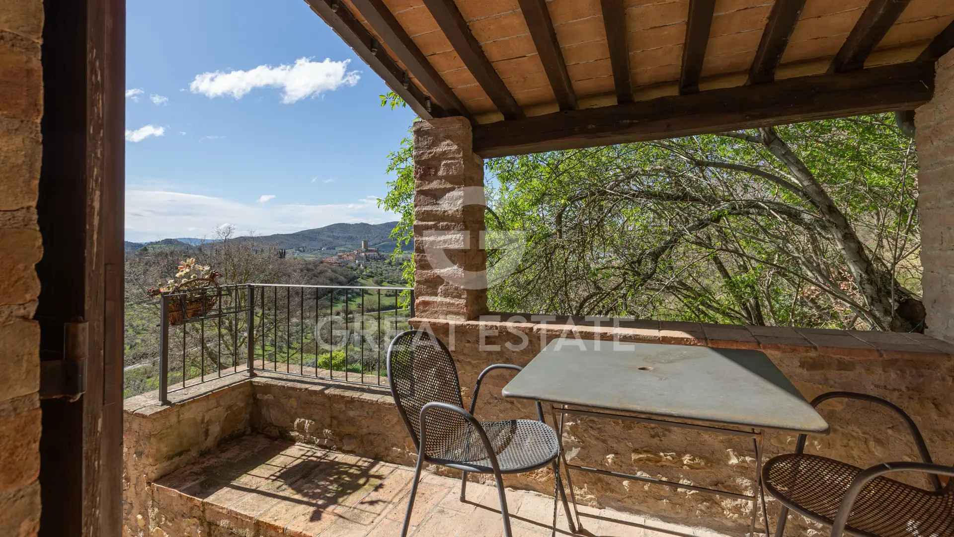 House 941m² in Italy, Perugia. Priced at 1100000€ rent photo-11