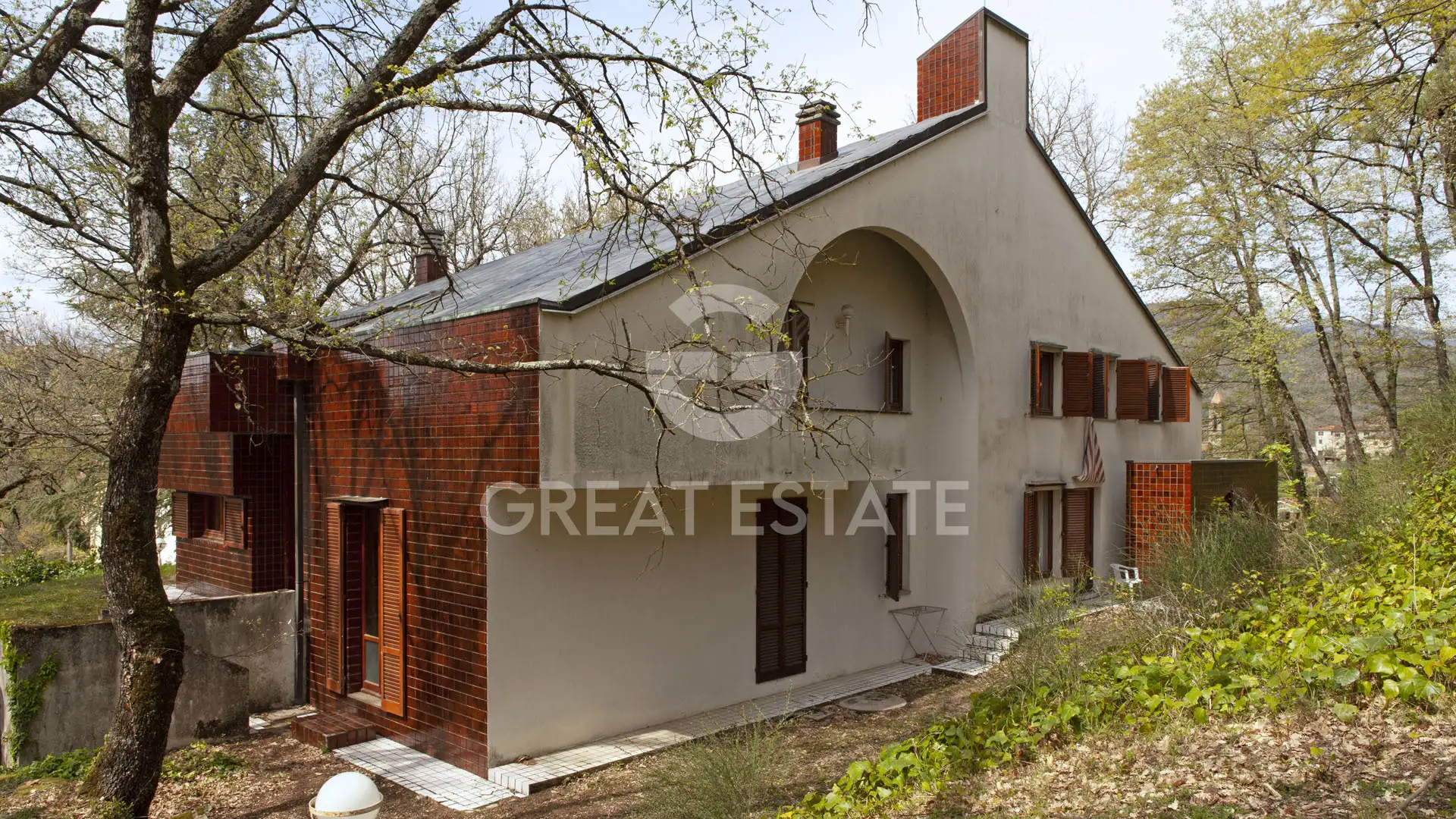 House 439m² in Italy, Arezzo. Priced at 450000€ rent photo-5